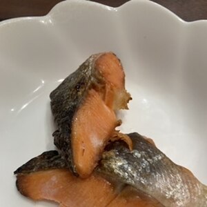 北海道産鮭のムニエル甘味噌ソースがけすだち添え！